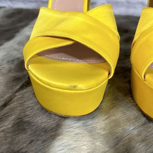 Super cute yellow platforms, brand new. - Picture 6 of 11
